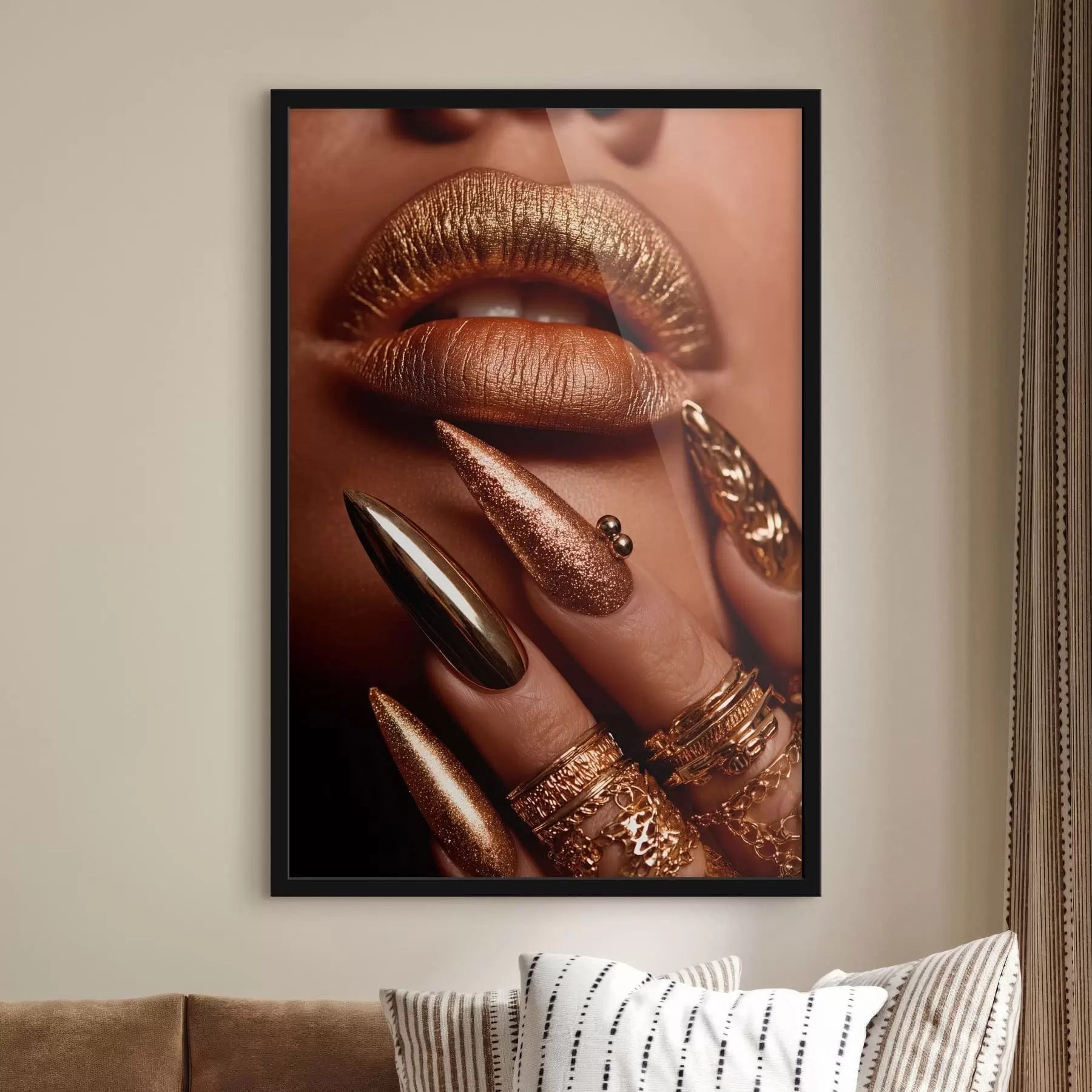 Fototapete Nahaufnahme von Lippen und Maniküre mit metallischem Glanz f49976