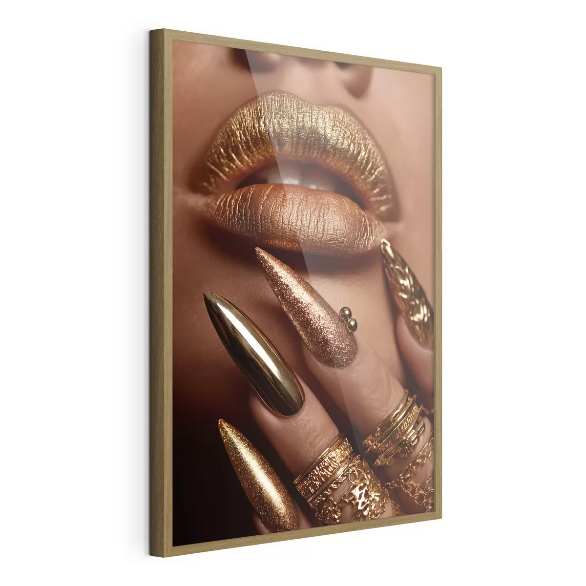 Poster Nahaufnahme von Lippen und Maniküre mit metallischem Glanz f49976