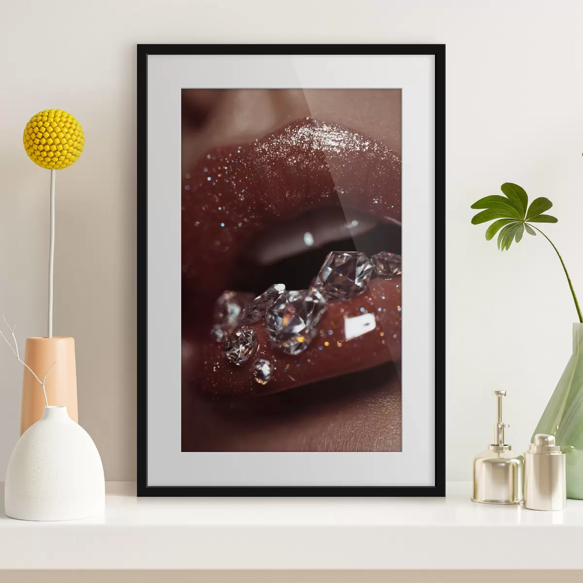 Poster Nahaufnahme von glänzenden Lippen mit transparenten Kristallen f49977