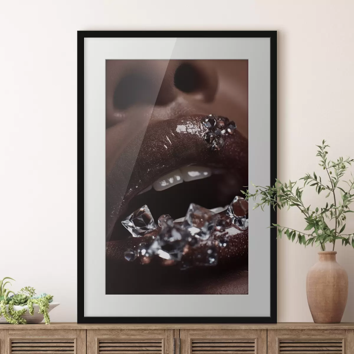 Poster Nahaufnahme von glänzenden Lippen mit transparenten Kristallen f49983