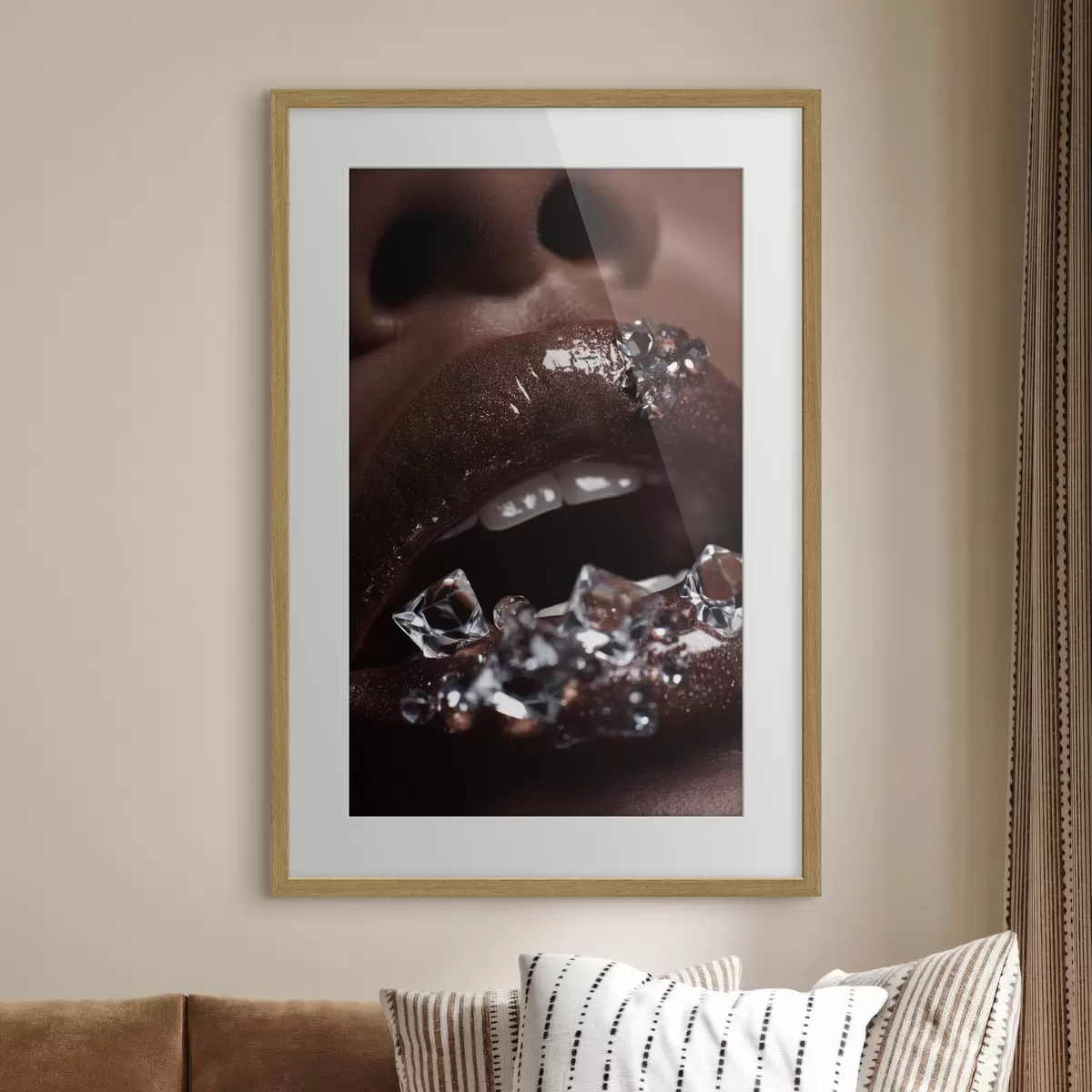 Poster Nahaufnahme von glänzenden Lippen mit transparenten Kristallen f49983