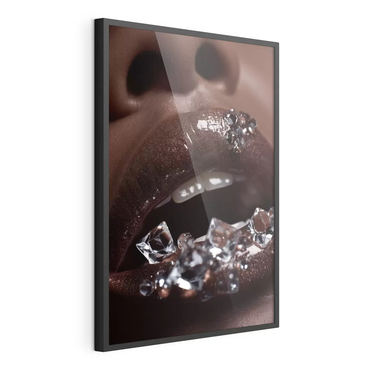 Poster Nahaufnahme von glänzenden Lippen mit transparenten Kristallen f49983