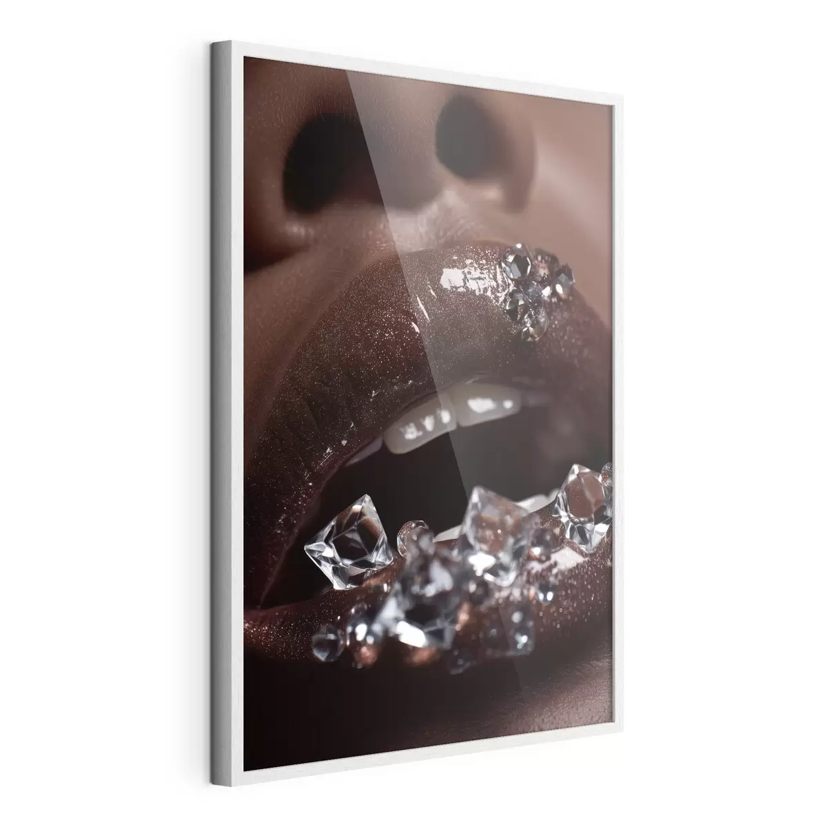 Poster Nahaufnahme von glänzenden Lippen mit transparenten Kristallen f49983