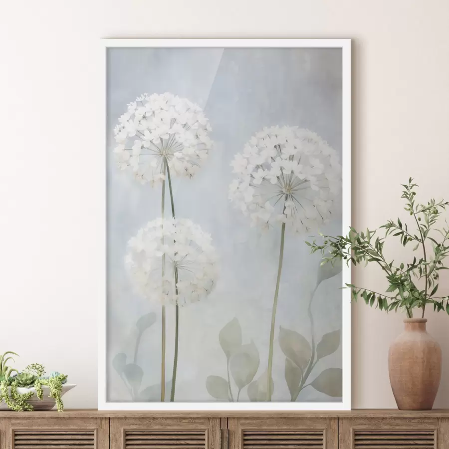 Fototapete Weiße Löwenzahnblüten mit grünen Blättern vor einem zartblauen und weißen Hintergrund f50213