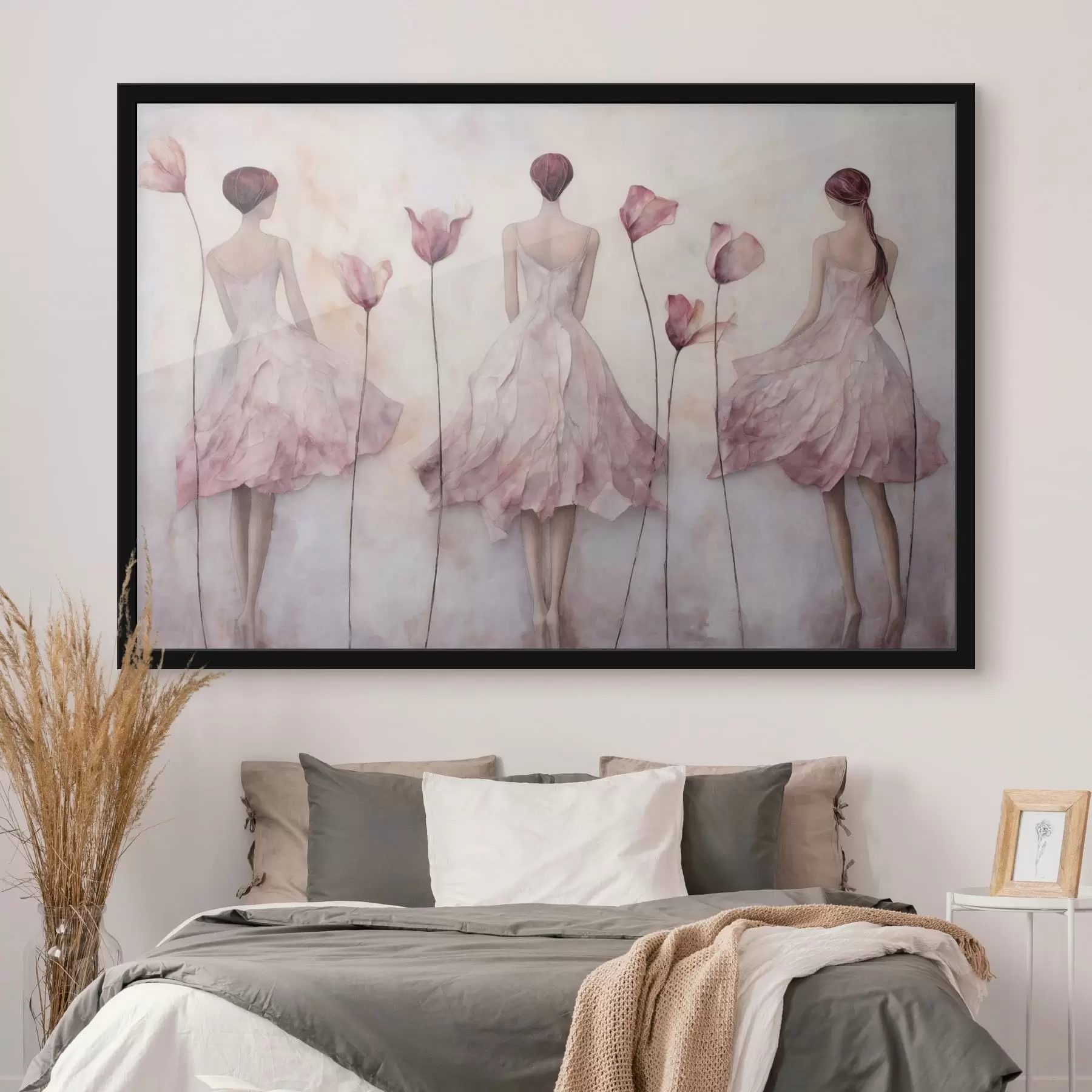 Fototapete Drei weibliche Figuren in rosa Kleidern inmitten von Blumen f50582