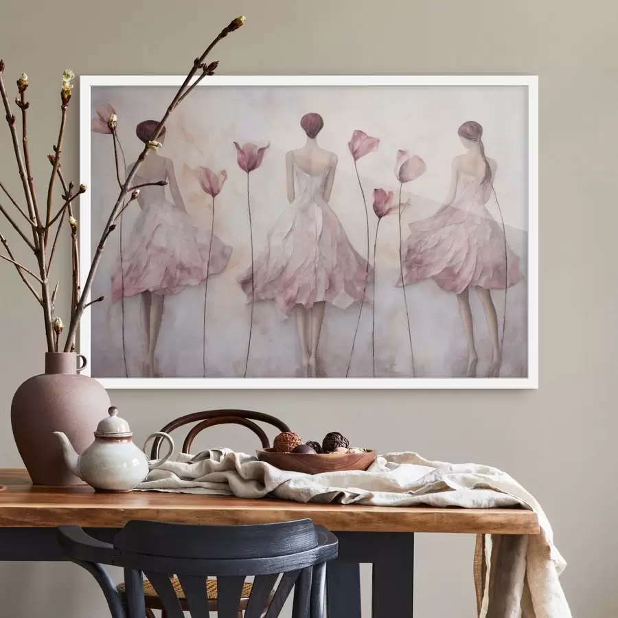 Fototapete Drei weibliche Figuren in rosa Kleidern inmitten von Blumen f50582