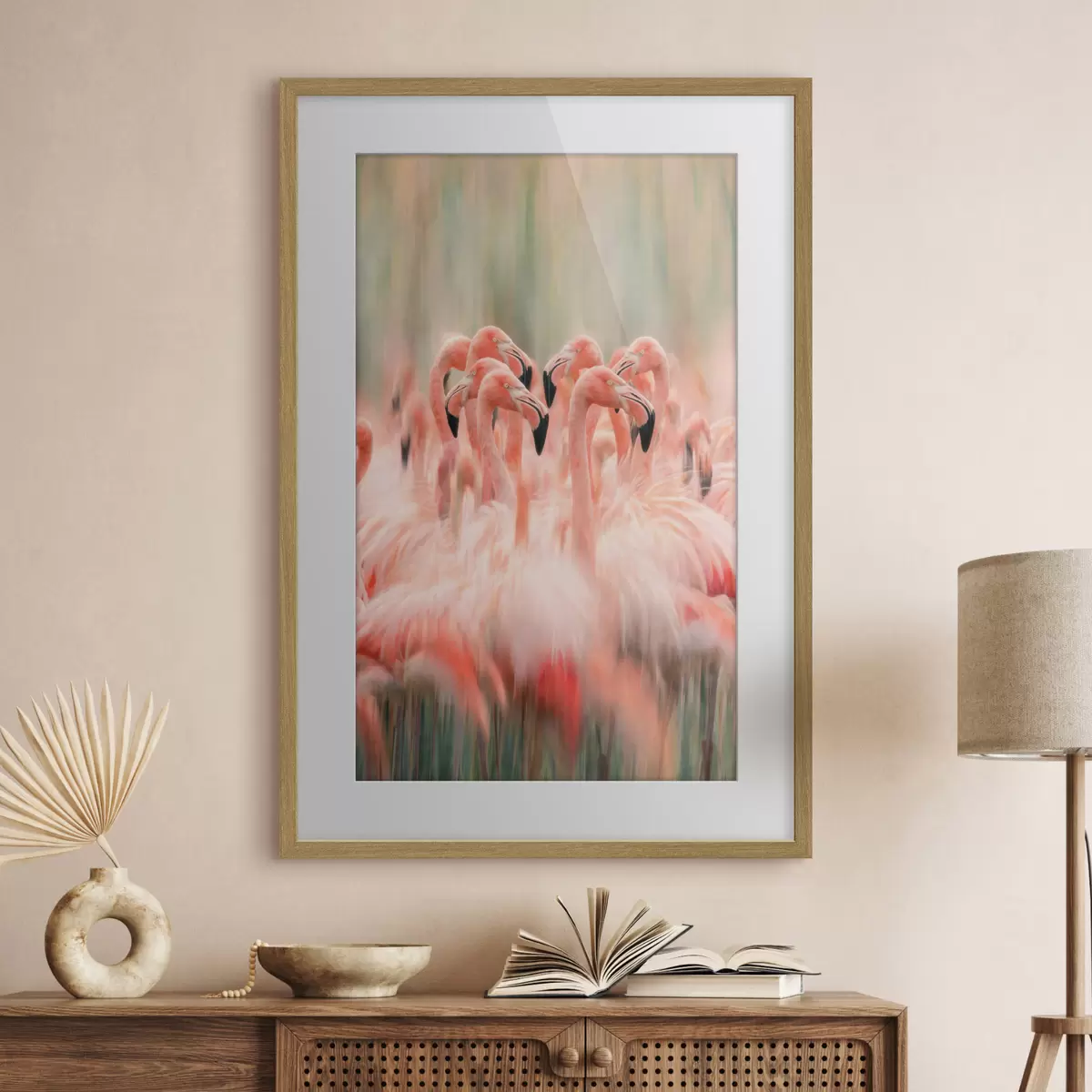 Poster Ein Schwarm rosa Flamingos mit einem künstlerischen Unschärfeeffekt in Pastelltönen f50008