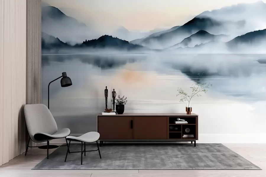 Fototapete Ein See vor dem Hintergrund nebelverhüllter Berge, im Aquarellstil w10078