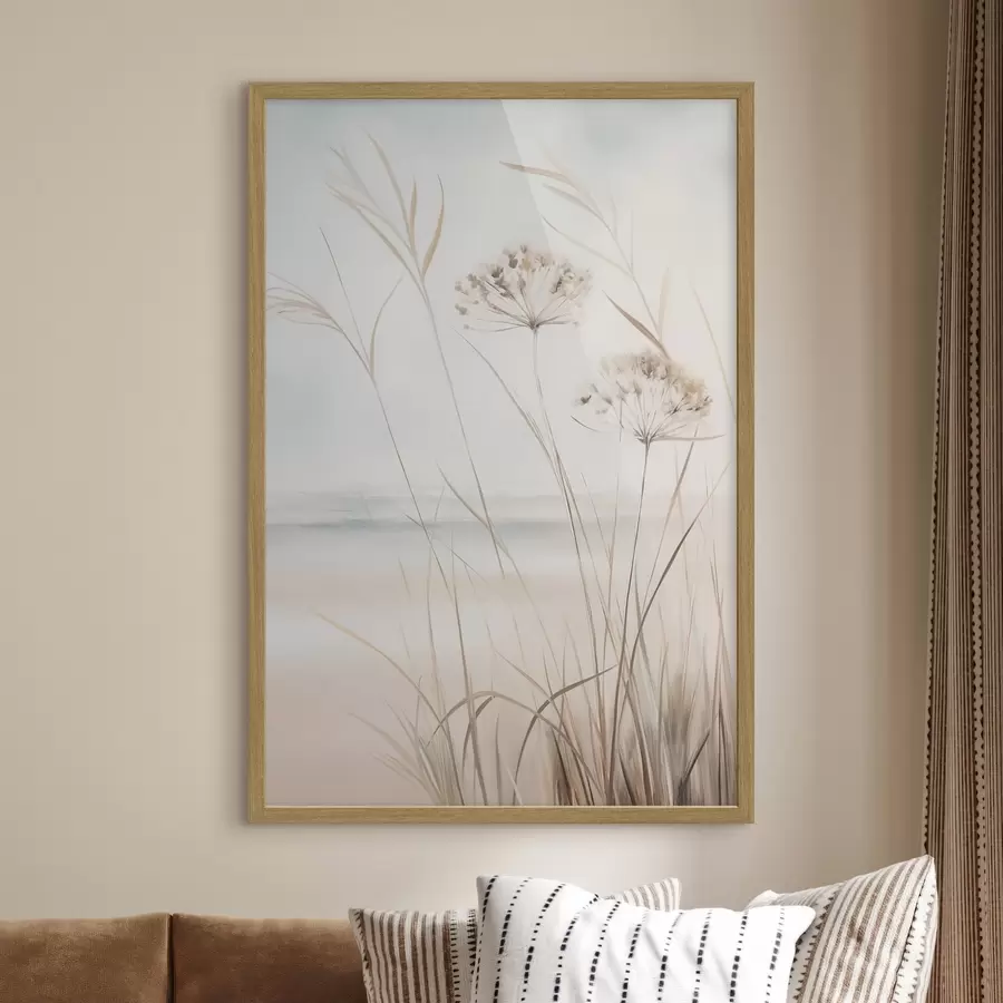 Fototapete Hohes, trockenes Gras und Blumen in gedeckten Beige- und Weißtönen, weicher, unscharfer Hintergrund f50974