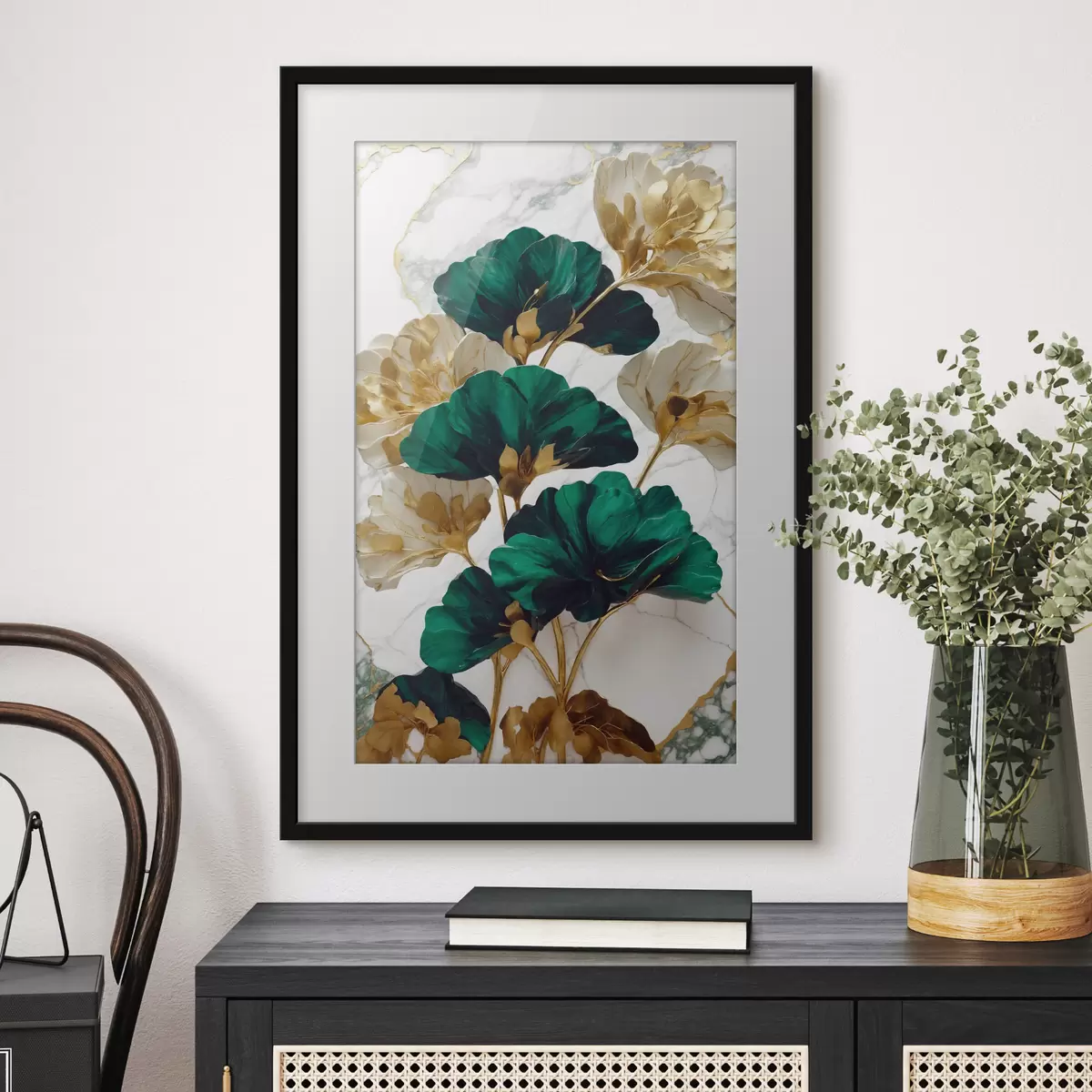 Poster Grüne und weiße Blumen auf einem weißen Marmor-Hintergrund f36646