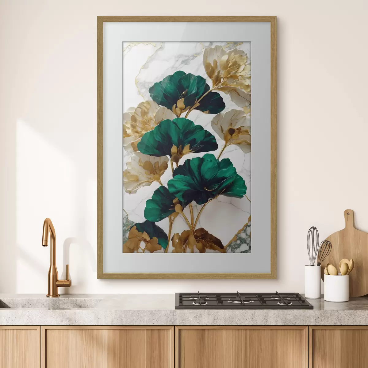 Poster Grüne und weiße Blumen auf einem weißen Marmor-Hintergrund f36646